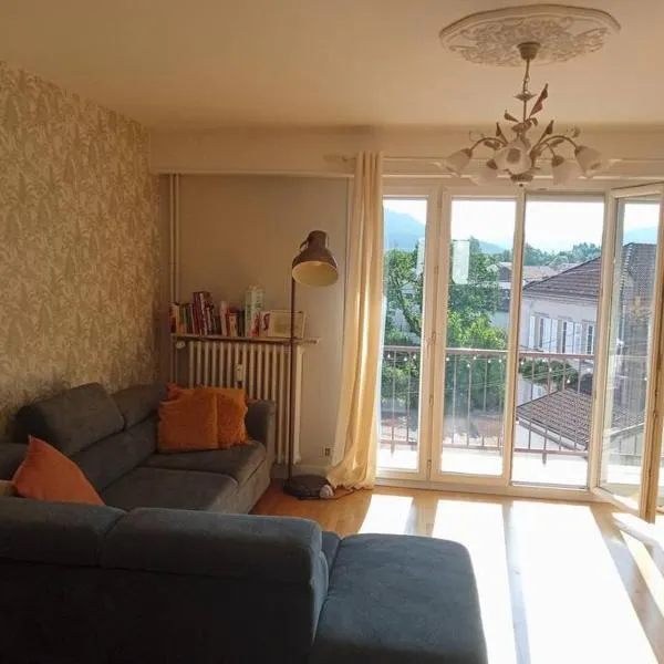 Appartement 83 m2 rénové、ルミルモンのホテル
