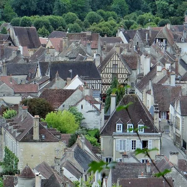 Petite Maison centre du village, hotel v destinaci Noyers-sur-Serein