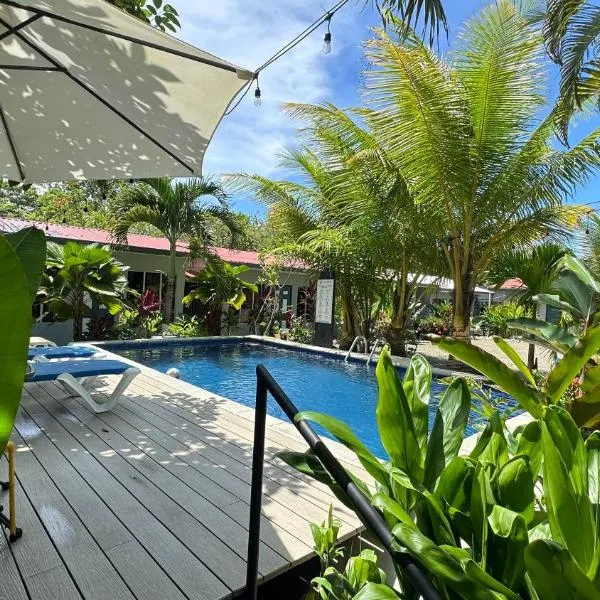 Rooms & Pool Macaws, hotel v destinaci Uvita