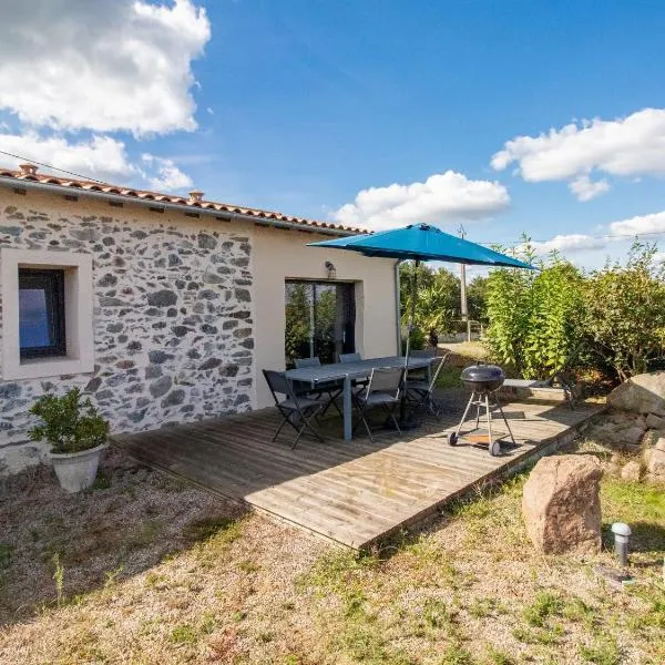 Gîte moderne et confort, proche Puy du Fou, Nantes, Cholet, terrasse, pêche à l'étang privé - FR-1-622-42, hotel in La Renaudière