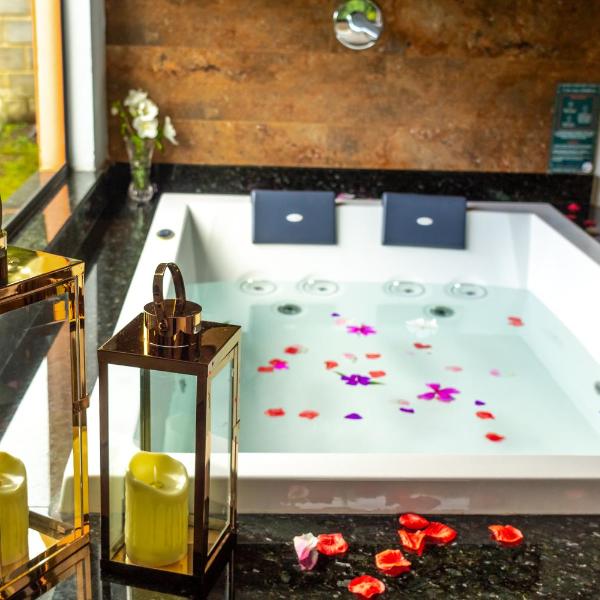 Chalé Canto do Galo 1 - Hidro da Jacuzzi, Lareira Ecológica, Cozinha Completa, Wi-Fi 80mbps, próximo a comércio local e relaxando ao som do riacho - Foto 4