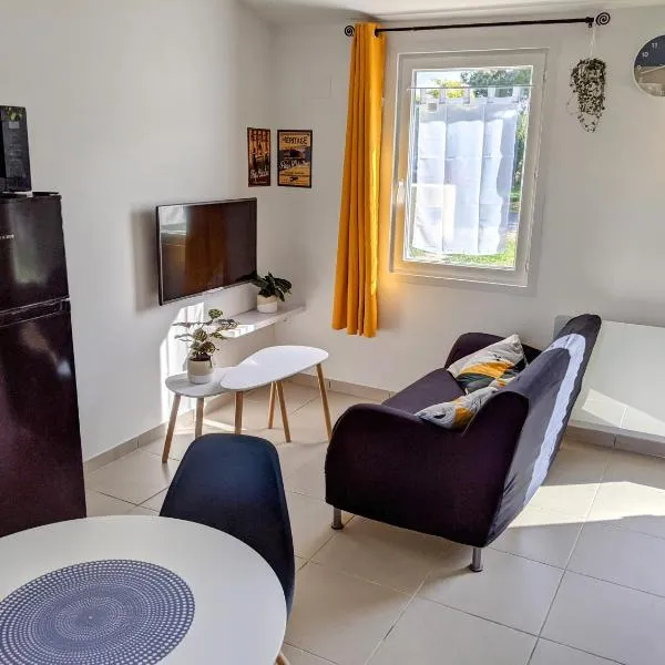 Studio indépendant tout équipé au calme, hotel in Saint-Jean-Pla-de-Corts