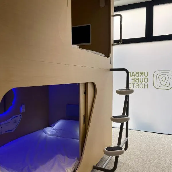 Urban Cube Hostel Sevilla, hotel v destinaci Seville