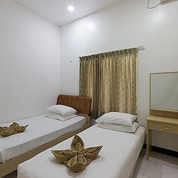 Surf Trip Maldives, hotel in Thulusdhoo