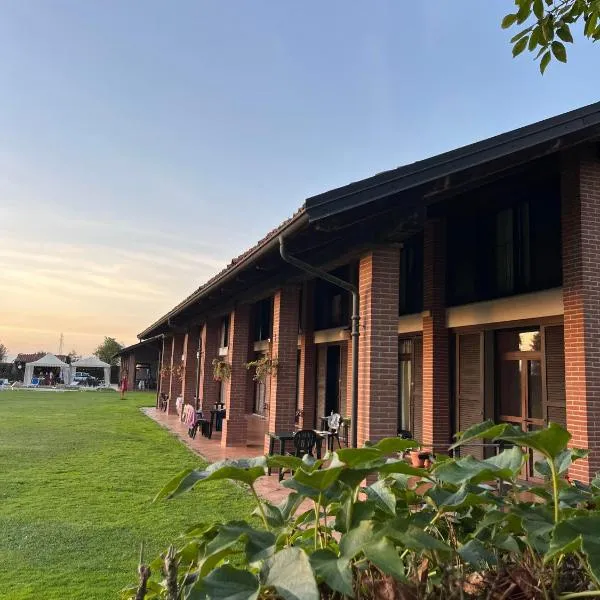 Albergo Cosmera, hotel v destinaci Savigliano