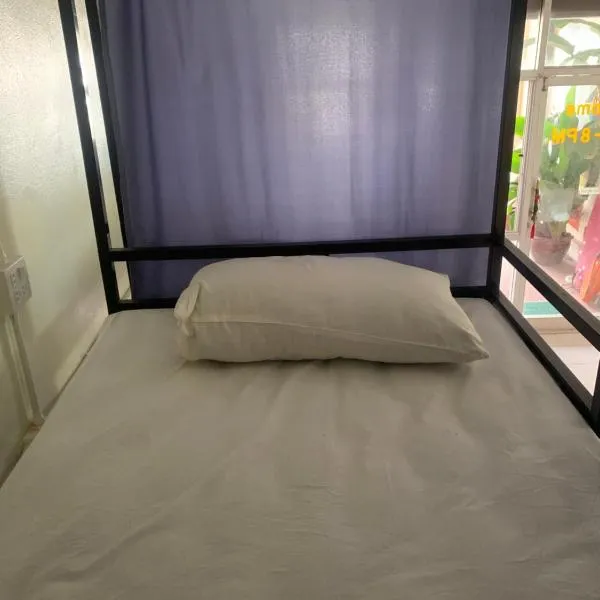 Hostel Beach Pirates Terrace, hotel v destinaci Ban Phru Ching (1)