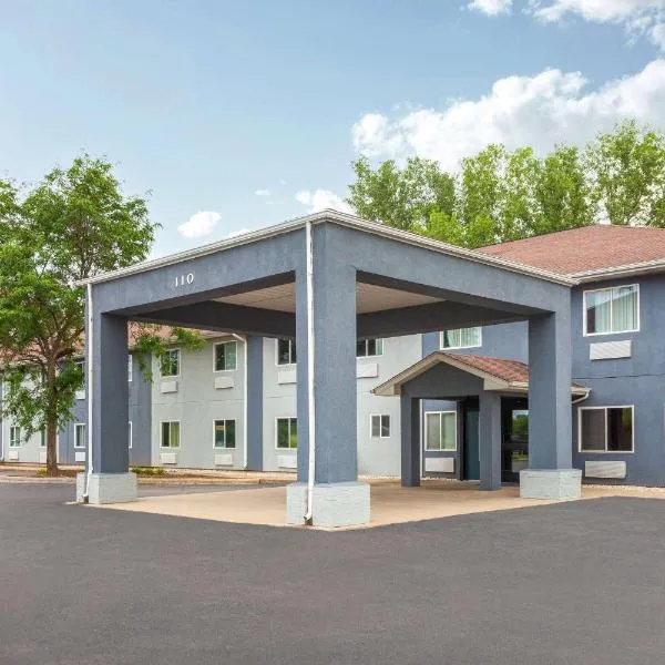 Super 8 by Wyndham McHenry Fox Lake Area, hotel a McHenry