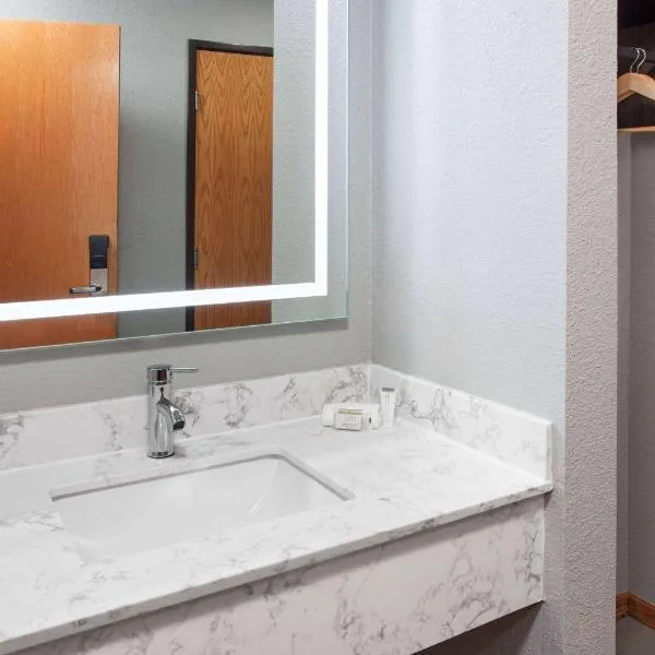 Super 8 by Wyndham McHenry Fox Lake Area, hotel v destinaci McHenry