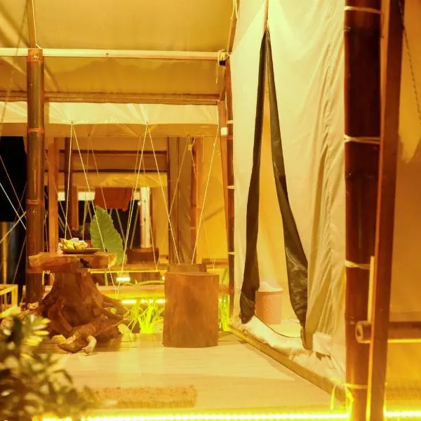 Dear traveller luxury glamping, hotel v destinaci Sidomukti