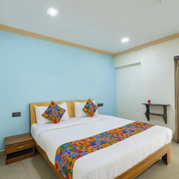 FabHotel Grand Royal By Casa Dos Reis, 400M From Candolim Beach, Goa, hotel v destinaci Goa