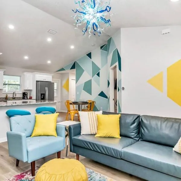 Bright & Colorful New Home 10 Min from Rainbow Springs, hotel in Dunnellon