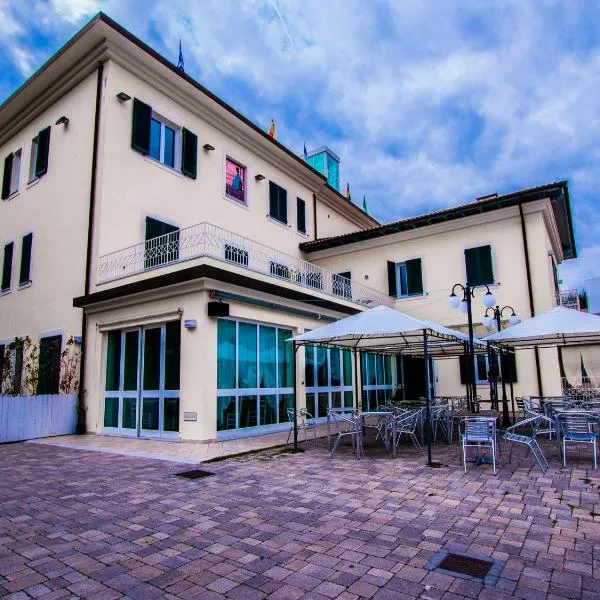 Hotel Butterfly, hotell i Torre del Lago Puccini