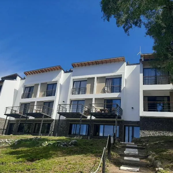 Costa de Lago - Cullelafquen, hotel v destinaci Villa Pehuenia