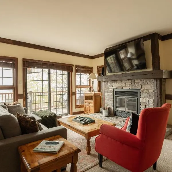 Tremblant Ski In&Out - Lake view - Wood Fireplace, hotel v mestu Mont-Tremblant