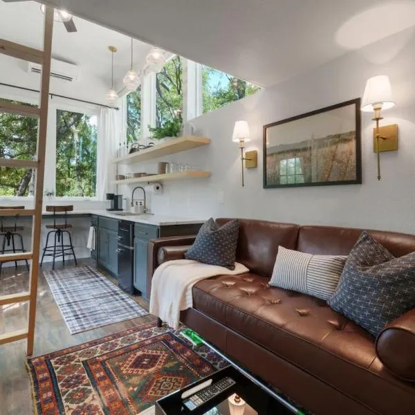 Extended Stay Retreat Top Notch Deck with Greenbelt View