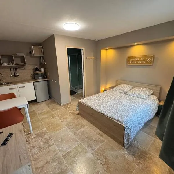 Studio terrasse – hotel w mieście Mirabel-aux-Baronnies