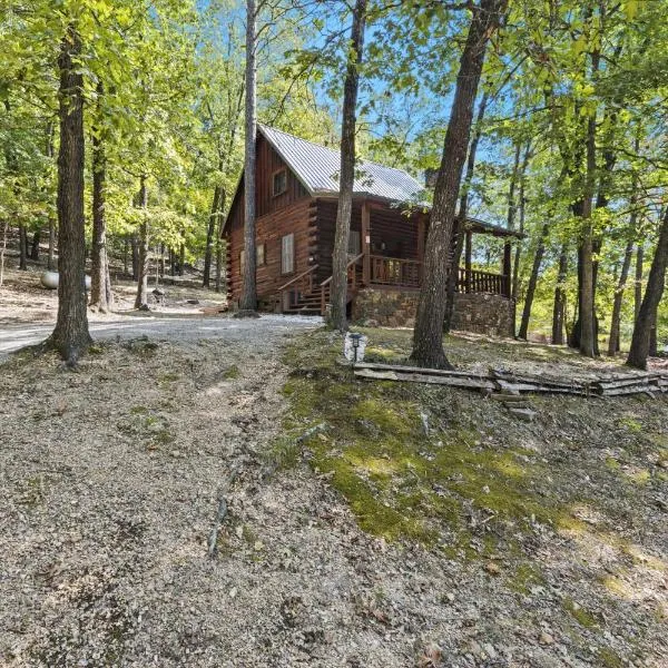 Camp Allswell - Cozy Loft Cabin Getaway - Fireplace โรงแรมในยูเรกาสปริงส์