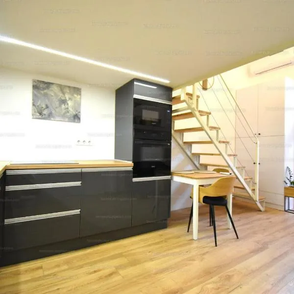 Júlia Apartman, hotel di Miskolc