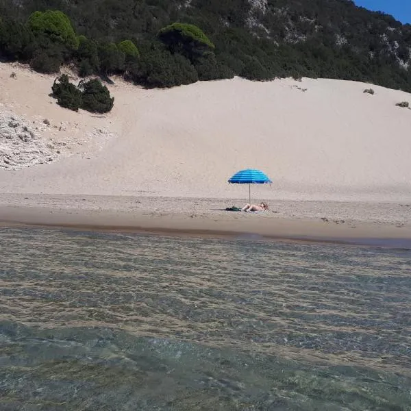 PETROS ROOMS to LET KALOGRIA BEACH、カログリアのホテル