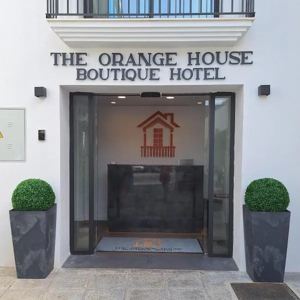 The Orange House Boutique Hotel and Upstairs Rooftop Bar Center of La Cala de Mijas 100m from the Beach, hotel v destinaci La Cala de Mijas