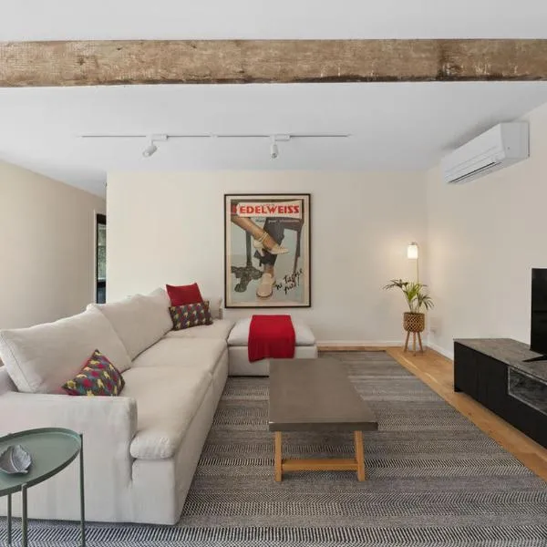 Station Hideaway with Private Spa, hotel in Warburton