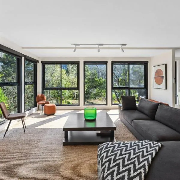 Station Penthouse with Private Spa, hotel v destinaci Warburton