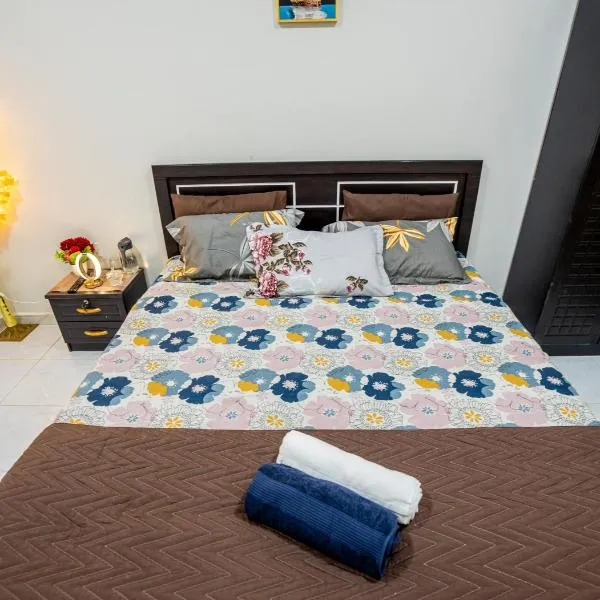 family two rooms in three bedroom apartment, hotel in Abu Dhabi