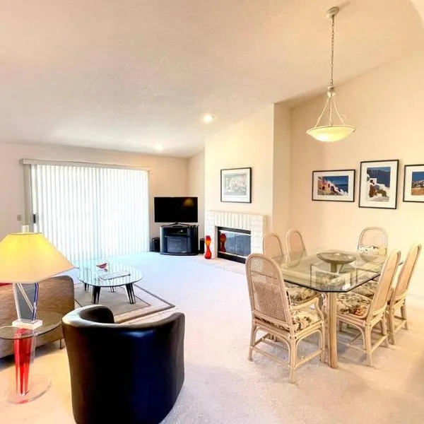 Desert Falls Getaway, Pets OK, Heated Pool and Spa,Golf, hotel en Palm Desert