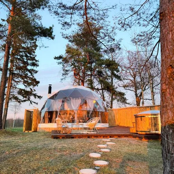Dome by the sea, hotel v destinaci Skulte