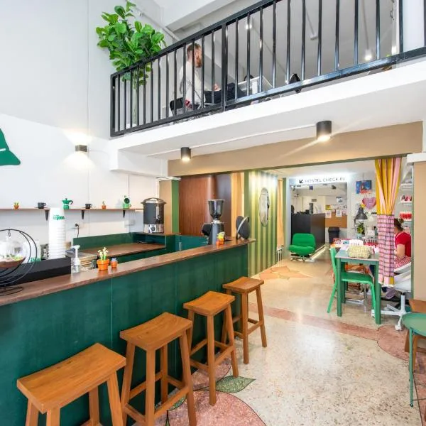 PICCOLO SUKHUMVIT HOSTEL- Self check-in after 6 pm, hotel v destinaci Bangkok