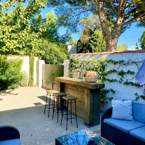 Maisonnette au cœur des Alpilles – hotel w mieście Mouriès