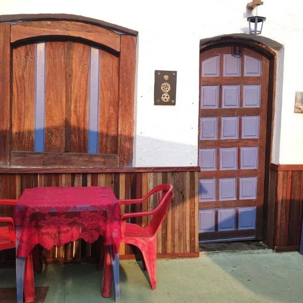 BARATA E SIMPLES NO CENTRO FRENTE A PRAIA 2 PESSOAs