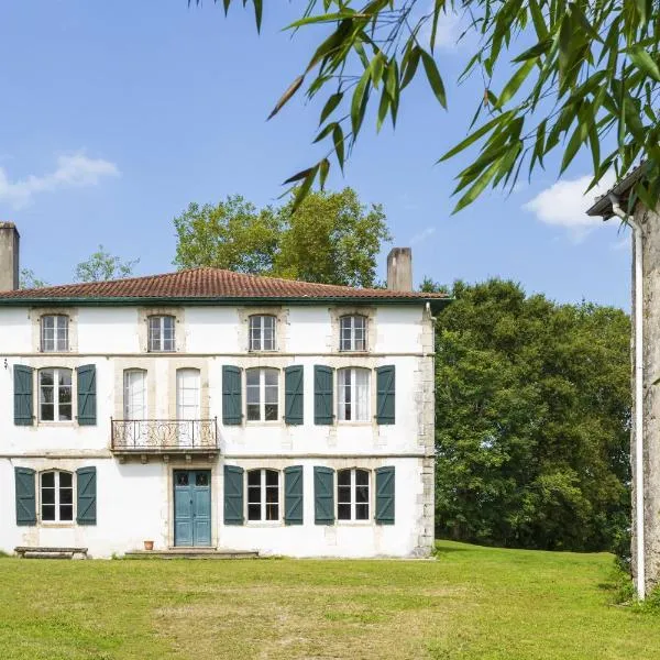 Maison Etxeparea – hotel w mieście Ustaritz