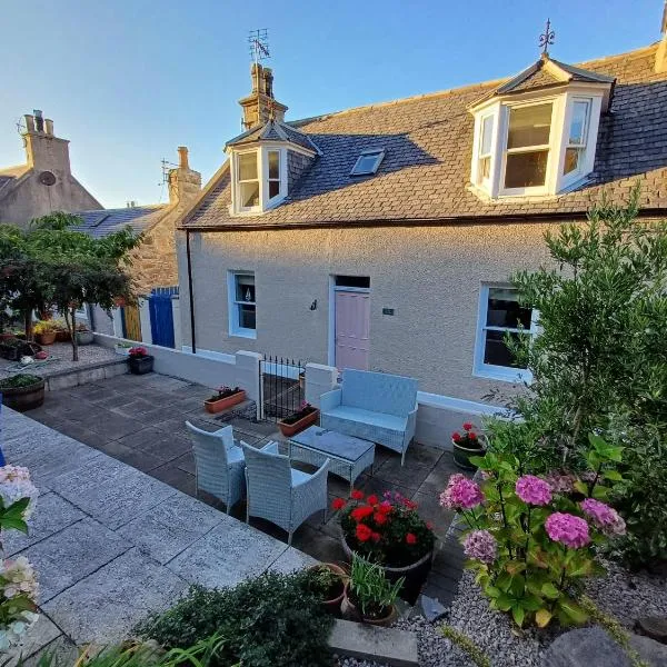 Creel Cottage Seatown Cullen with Garden, hotel v destinaci Cullen
