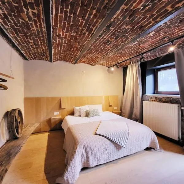 La Chouette BY OUT & LODGE, hotel v destinaci Couvin