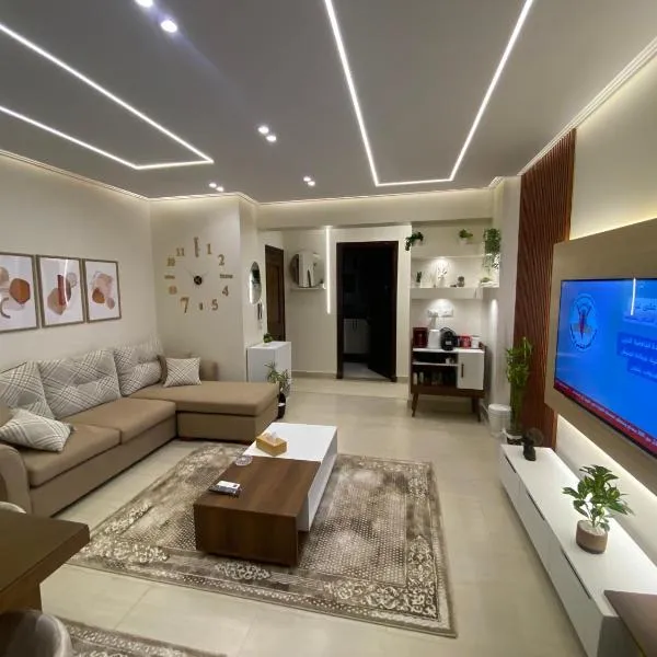 شقه فندقيه لك بالكامل غرفتين في كمباوند راقي بالشيخ زايد, hotel v destinaci Sheikh Zayed