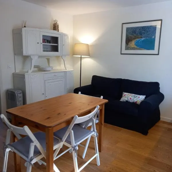 Appartement à 15 minutes de Hyères et ses plages, hotel v destinaci Solliès-Ville
