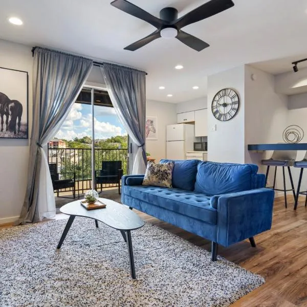 Comfy ATX Apt plus Balcony and Smart TV and Free Parking, hotel v destinaci Austin