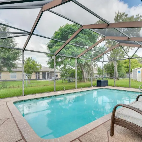 Spring Hill Retreat with Heated Pool and 4-in-1 Grill, hotel v destinaci Spring Hill