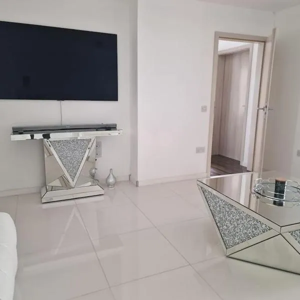 New build modern high spec house, hotel v destinaci Dundee
