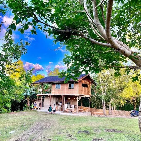 Firefly Treehouse Cafe and Bar, hotel v destinaci Ytaya