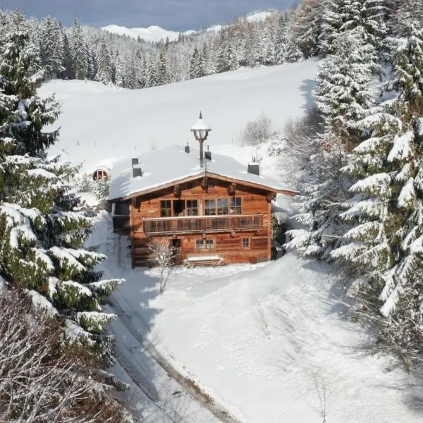 Luxury old wood mountain chalet in a sunny secluded location with gym, sauna & whirlpool, hotel v destinaci Scheffau am Wilden Kaiser
