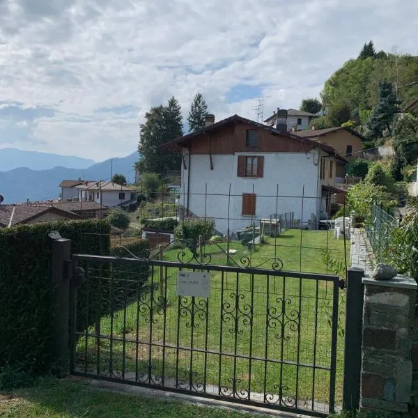 Casa Savina - stupenda vista lago e monti, hotel v destinaci Plesio