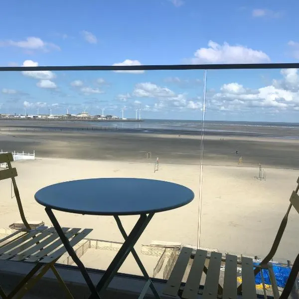 Appartement met prachtig zicht op zee, hotel en Heulebrug