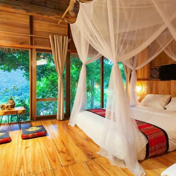 Thai House Pu Luong - Century Old Stilt House with Terrace Views, hotel v destinaci Hương Bá Thước