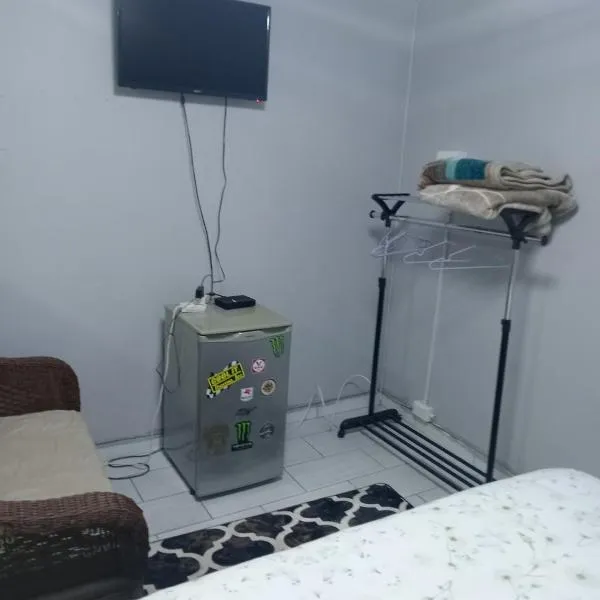 Perez guest house, hotel in Springs