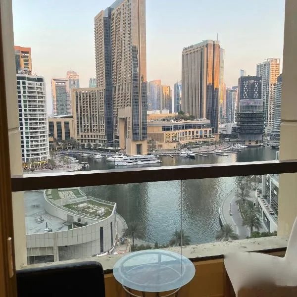 Four Stars Dubai Marina JBR、Dubai Marinaのホテル