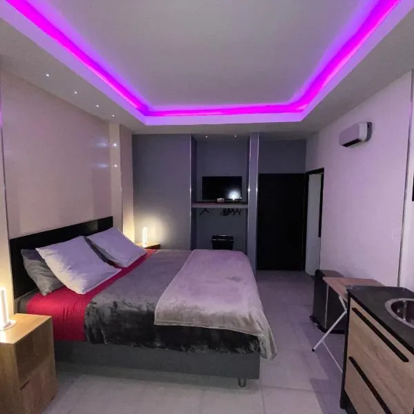 Hostal 170 Room 16 Service Appartement, hotel v destinaci Le Tampon