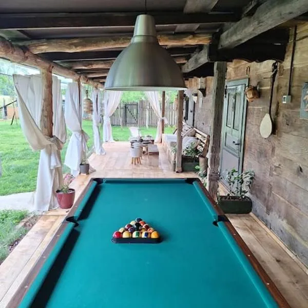 Kuća za odmor uz rijeku Utinju, hotel v destinaci Skakavac