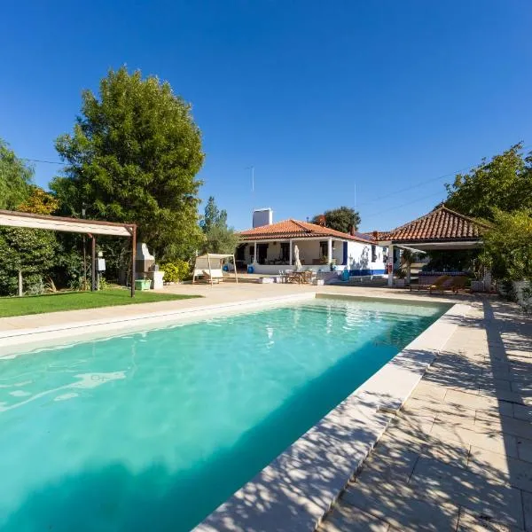 Alentejo Villa Nordic Spa & Pool, hotel din Santo António do Alcôrrego